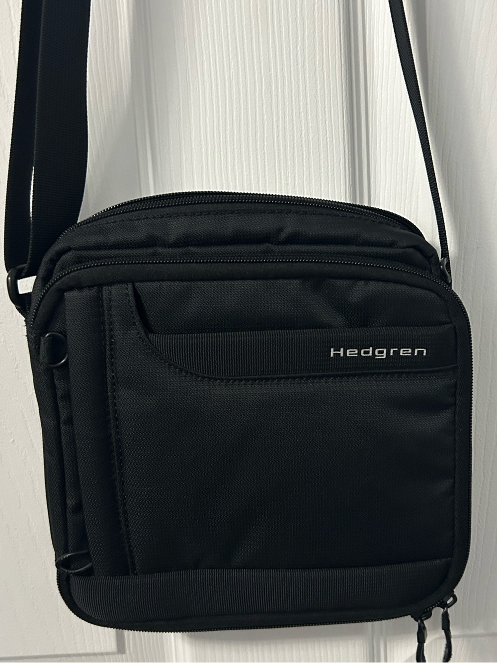 Hedgren Black Crossbody Bag - Compact Everyday Travel